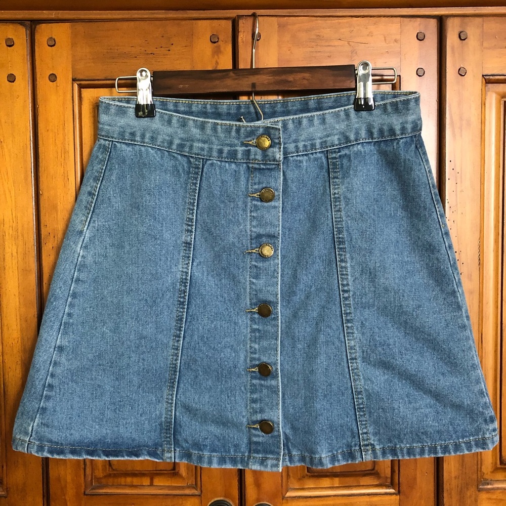 Denim skirt with buttons